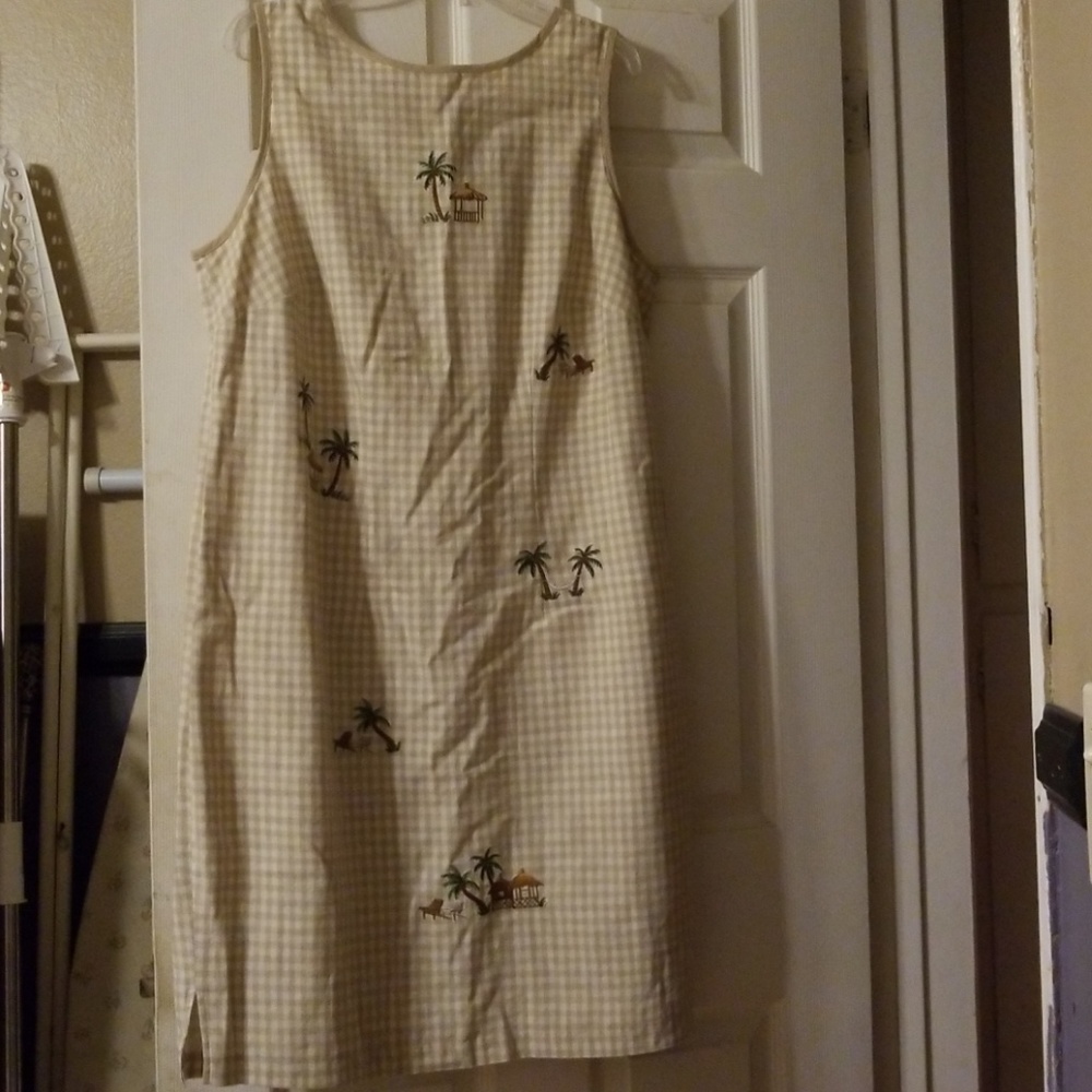 Dress with tropical embroidery 16W